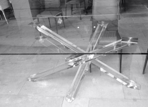 Tavolo shangai gambe trasparenti in plexiglass