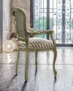 Sedia con braccioli classica