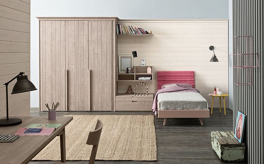 cameretta in legno massello di abete. Lavorazione e progettazione 100% Made in Italy
