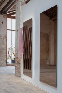 specchio moderno Alicante Tonin Casa con appendini
