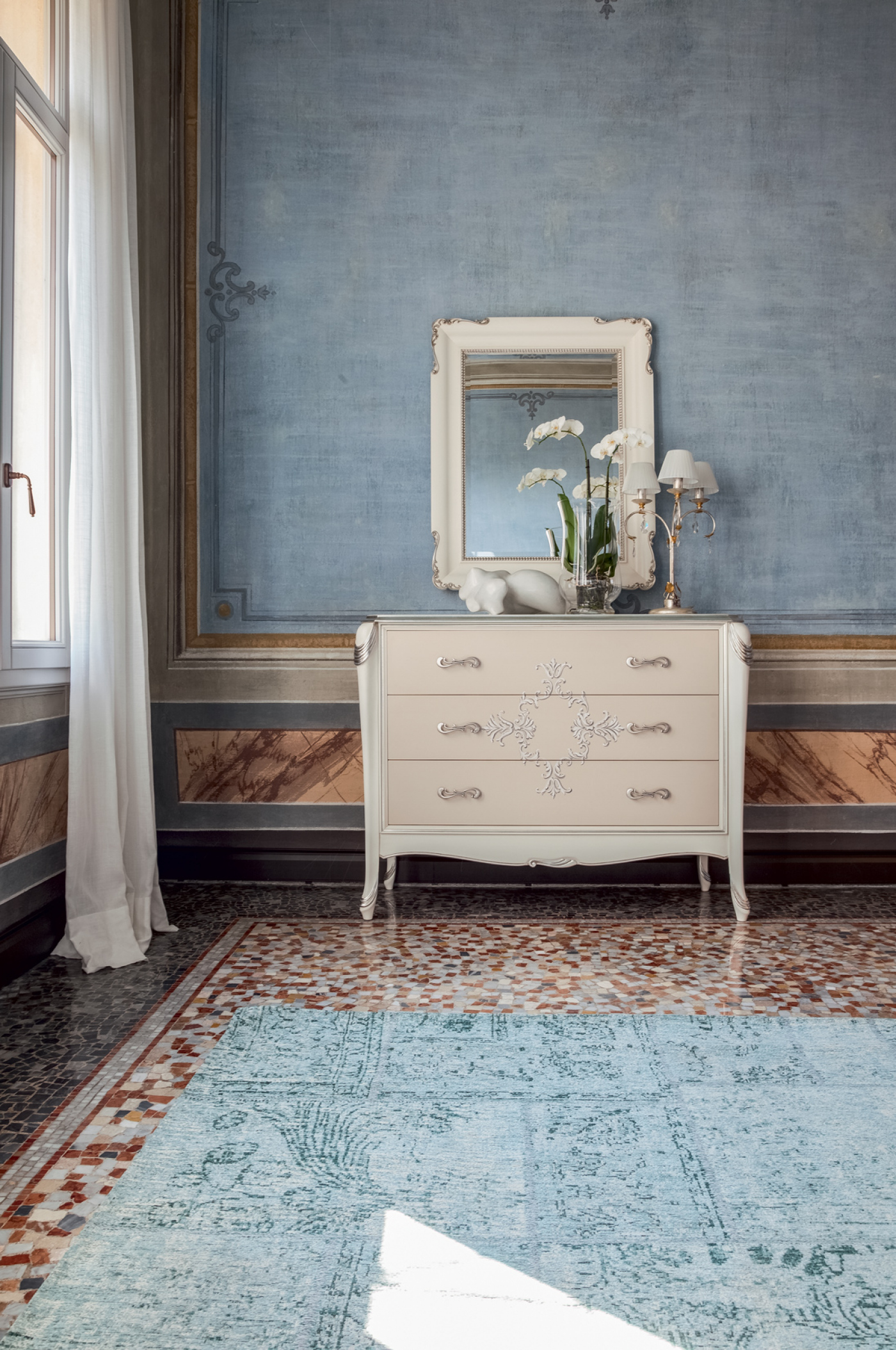 Comò modello Ivory in stile classico di Tonin Casa Comò Ivory, Tonin Casa