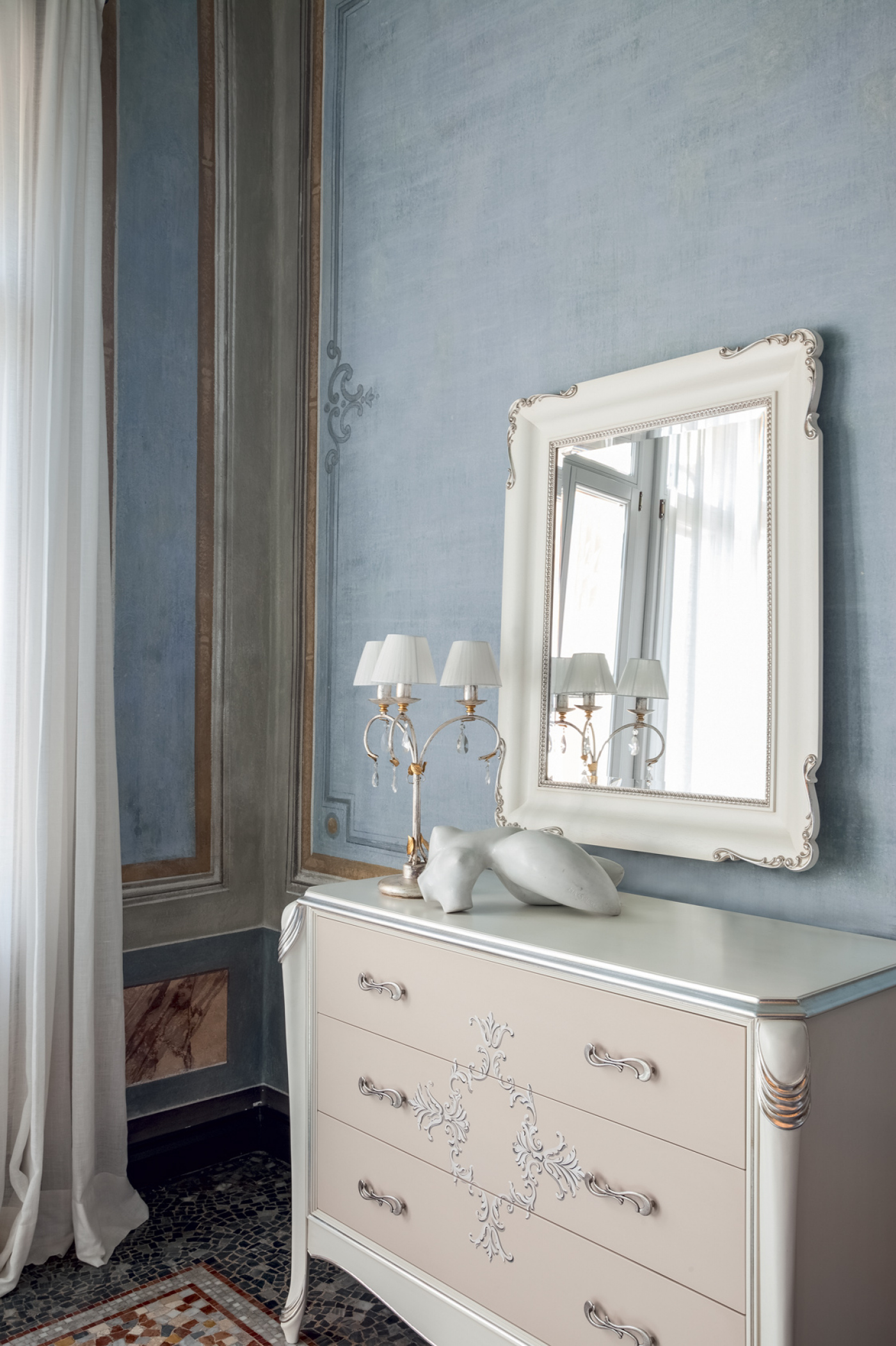 Specchiera in stile classico di Tonin Casa, modello Vismara Specchio Vismara di Tonin Casa