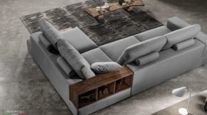 divano con libreria come schienale